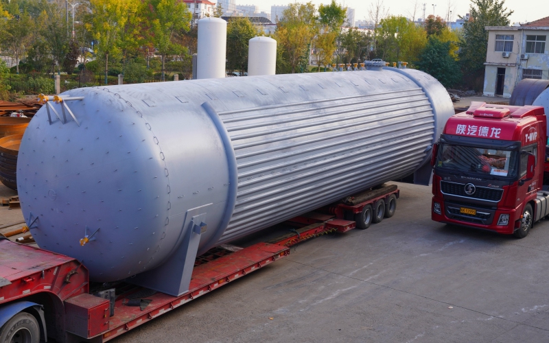 脫碳四塔再沸器凝液罐（再沸器凝液收集罐）